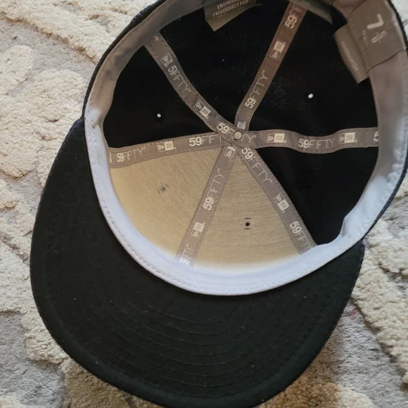 New Era 59Fifty Fitted New York Yankees Ball Cap MLB 7 5/8 - Picture 5 of 6